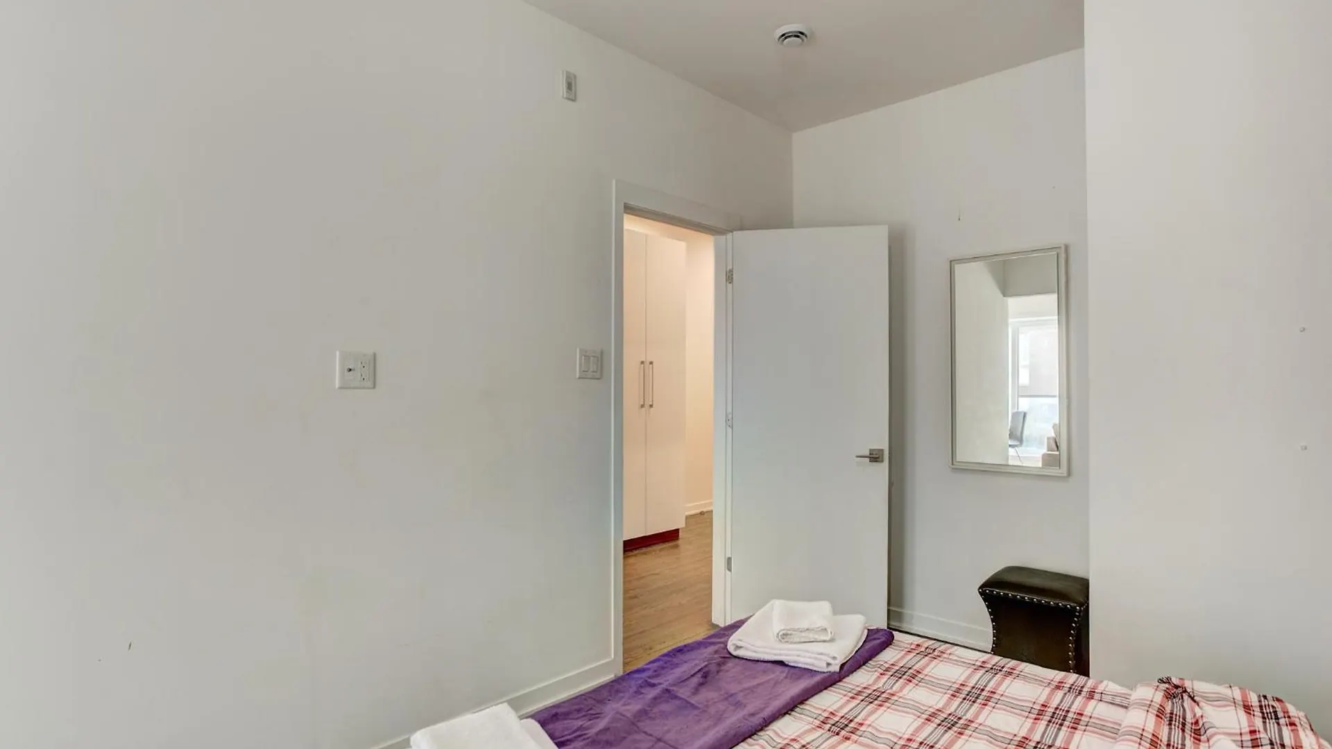 The Downtown Zando Montreal Aparthotel